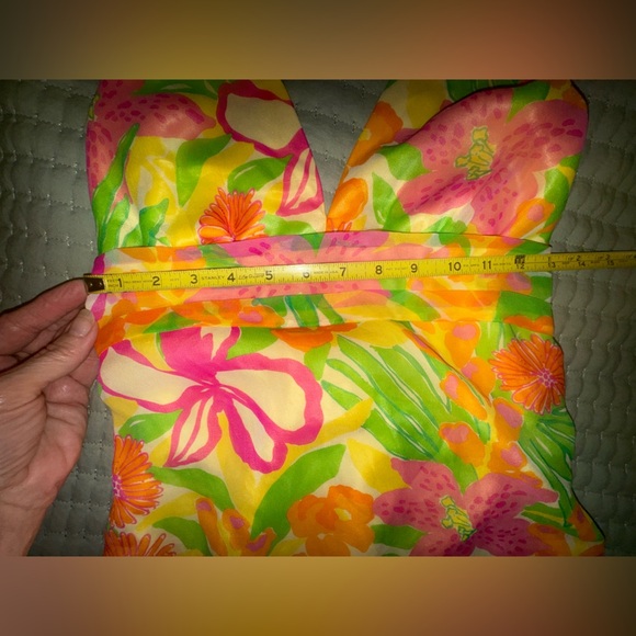 Lilly Pulitzer floral 100% silk vintage halter top. Size 4. - Picture 8 of 10